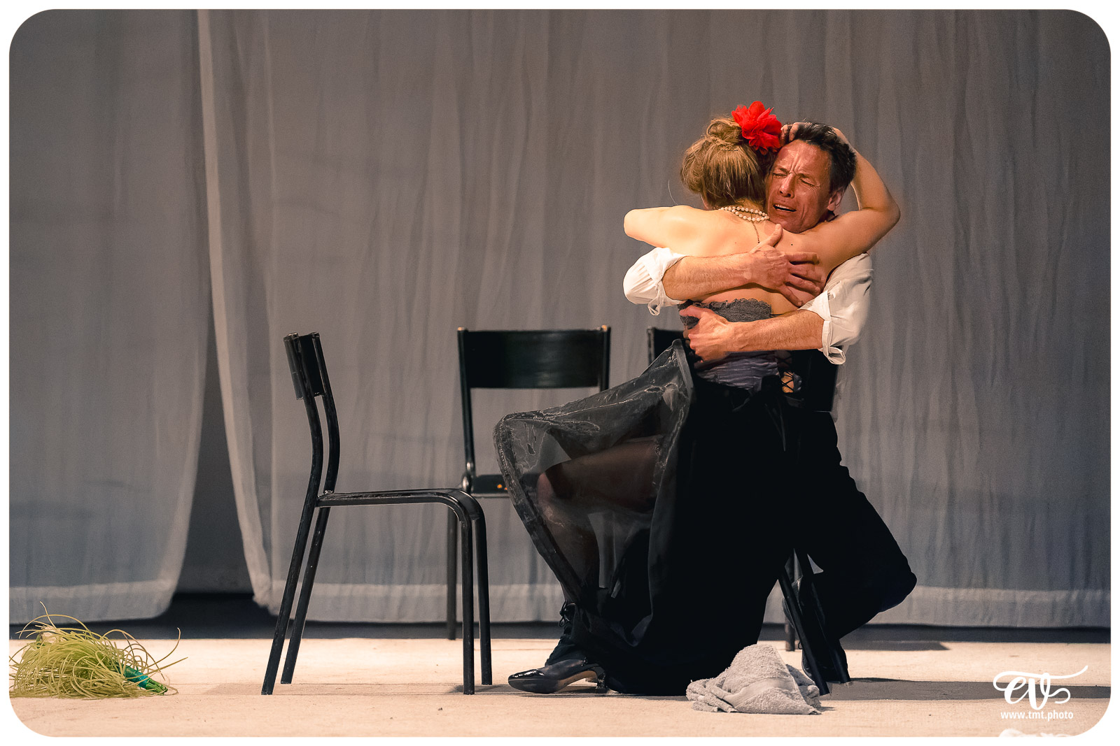 UN FIL A LA PATTE (CIE VIVA)